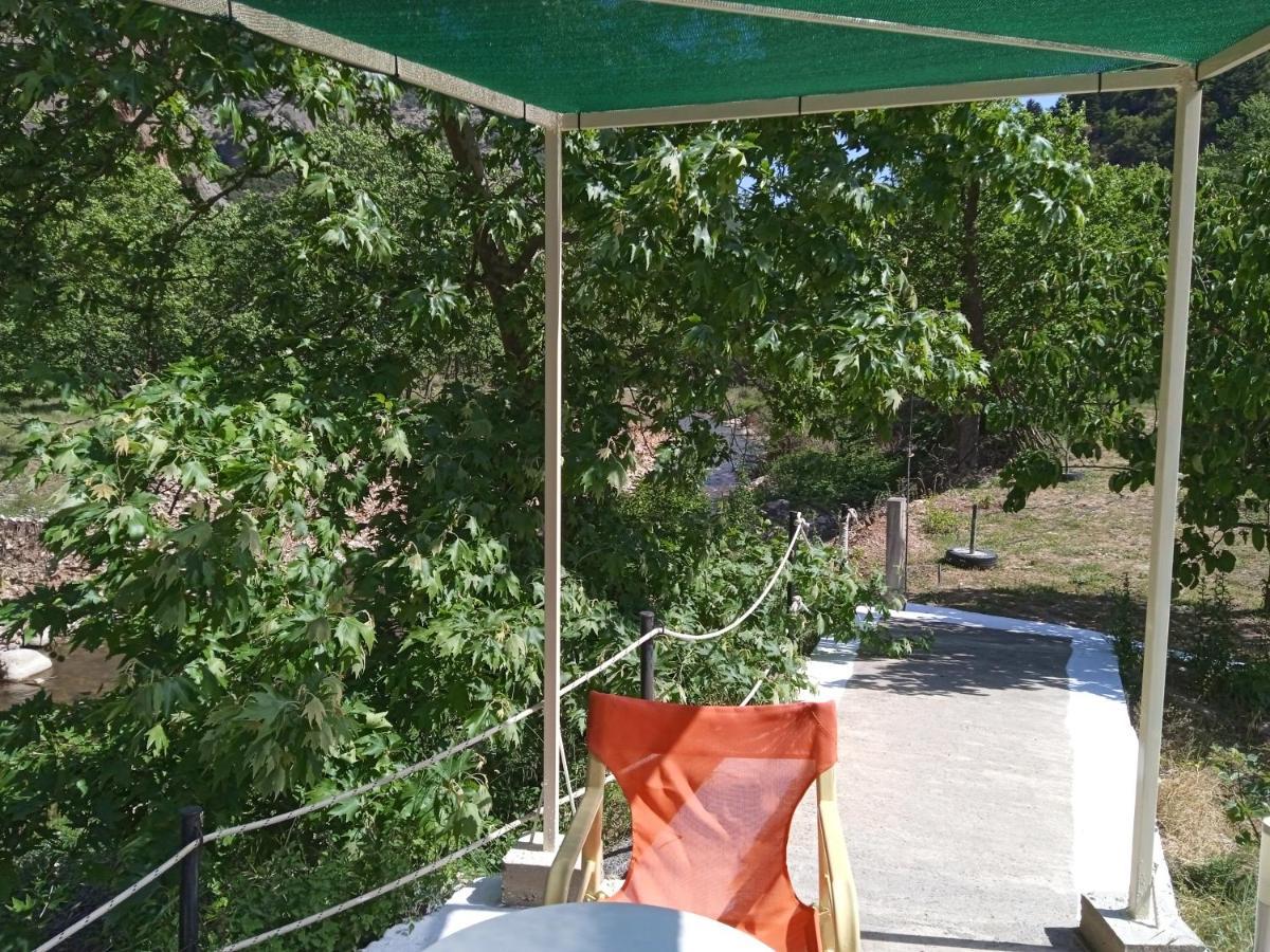 Guesthouse Eleftherios カラブリタ エクステリア 写真