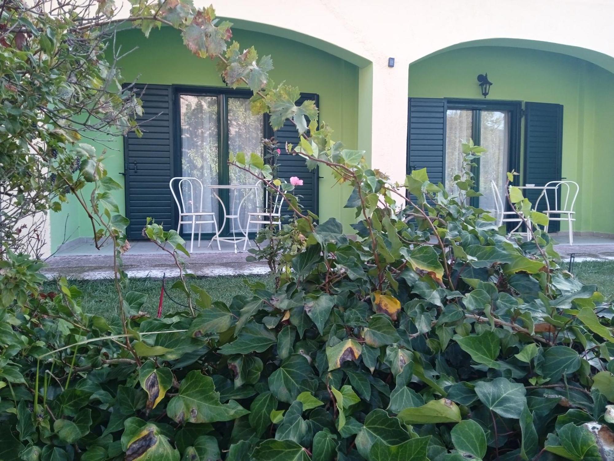 Guesthouse Eleftherios カラブリタ エクステリア 写真