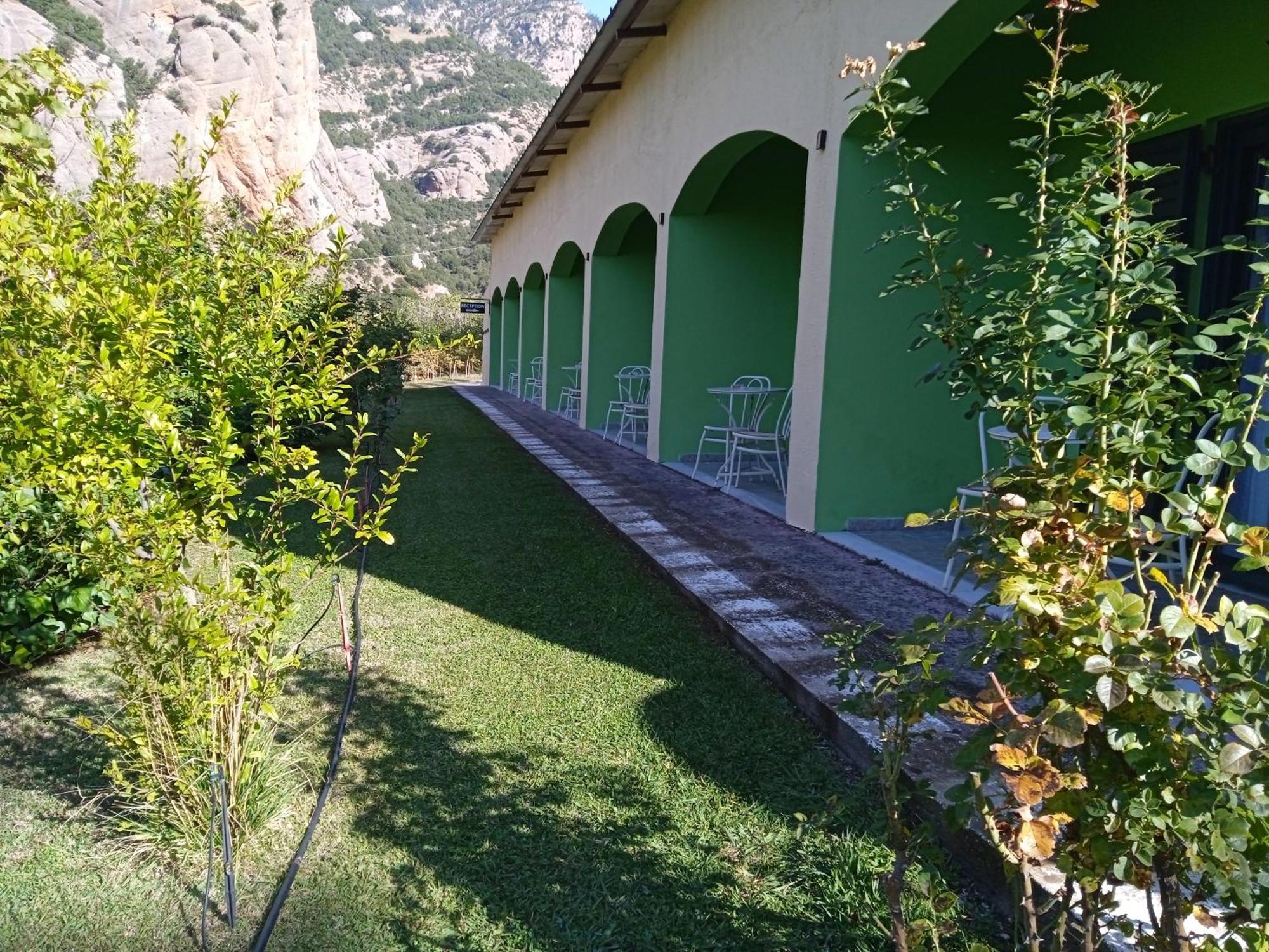 Guesthouse Eleftherios カラブリタ エクステリア 写真