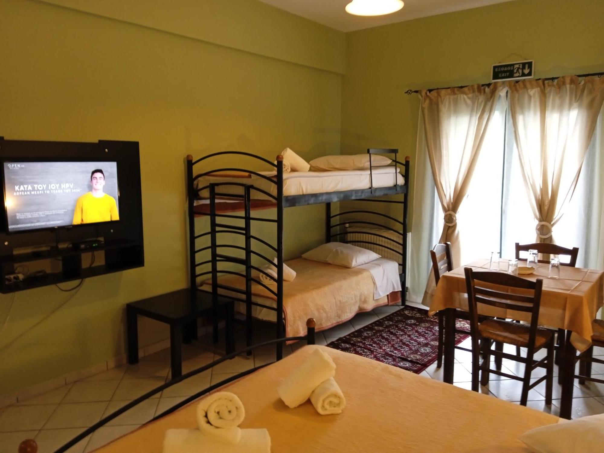 Guesthouse Eleftherios カラブリタ エクステリア 写真
