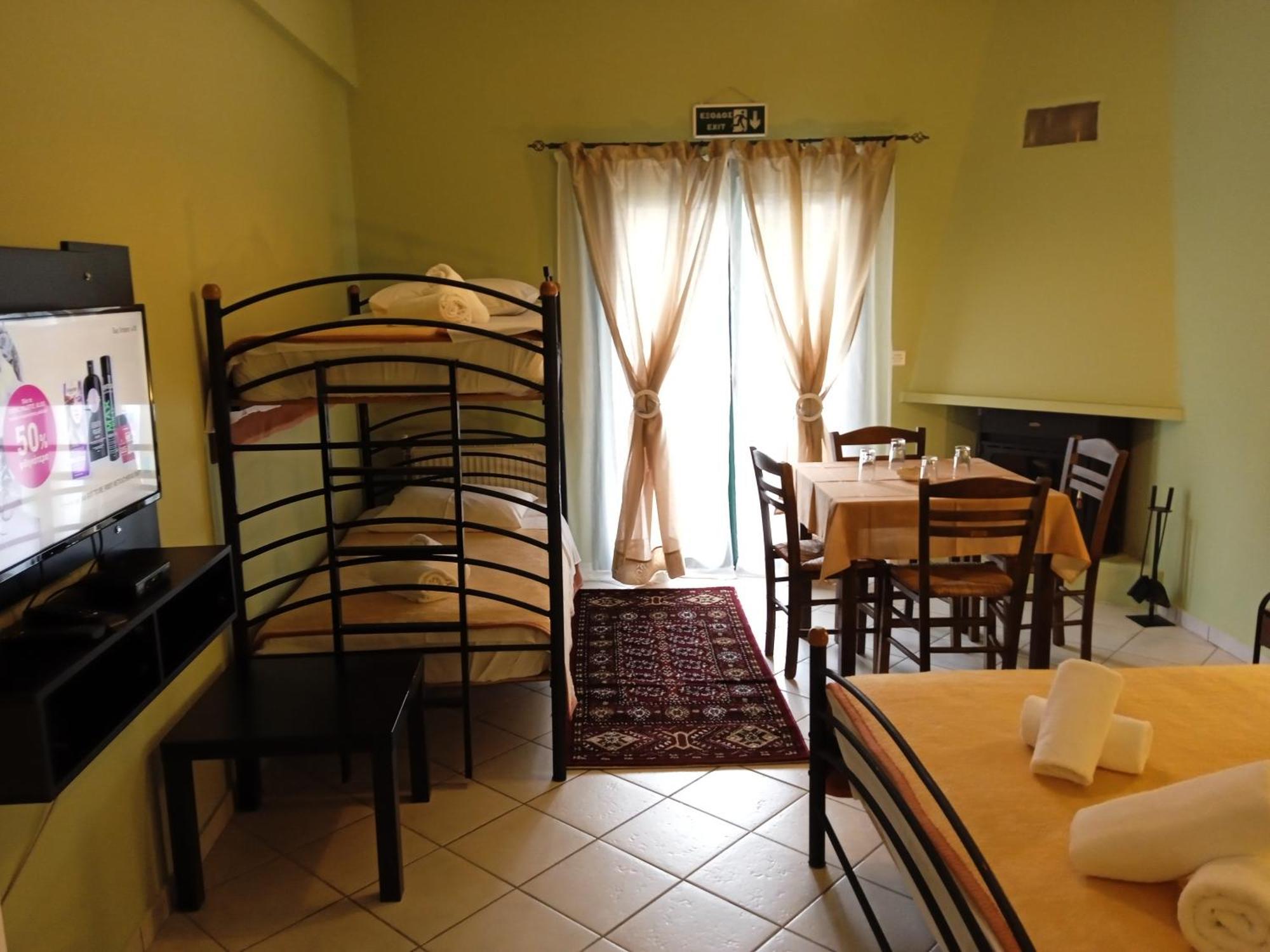 Guesthouse Eleftherios カラブリタ エクステリア 写真