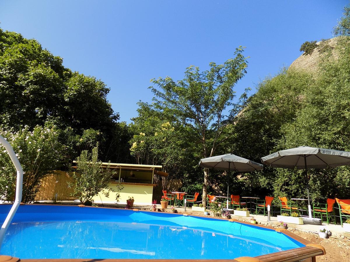 Guesthouse Eleftherios カラブリタ エクステリア 写真